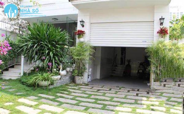 Mẫu nhà phố có tầng hầm tươi sáng