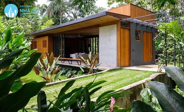 Thiết kế sân vườn nông thông kết hợp với cây cối tạo nên không gian gần gũi với thiên nhiên